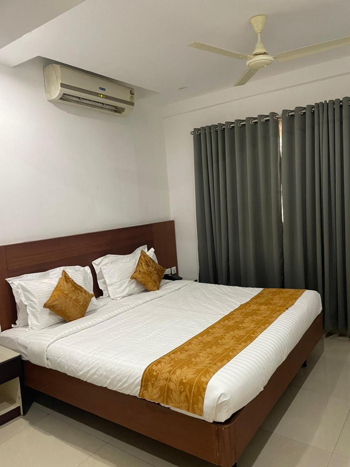 Thrissur Kallada Sangeetha Hotels מראה חיצוני תמונה