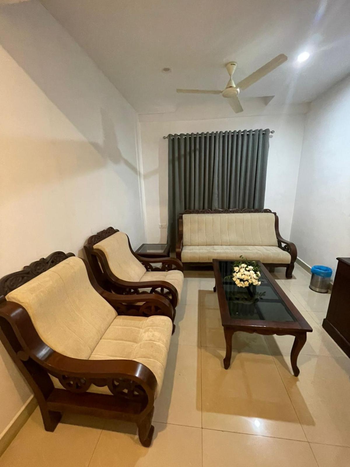 Thrissur Kallada Sangeetha Hotels מראה חיצוני תמונה